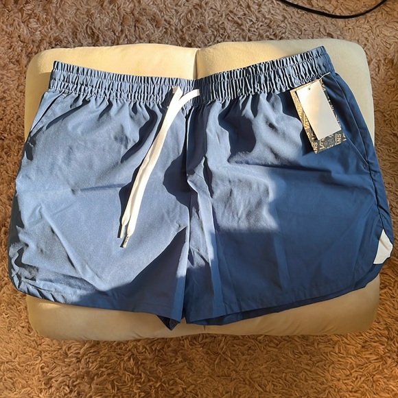 Women’s Vans Shorts-NWT - Picture 2 of 6